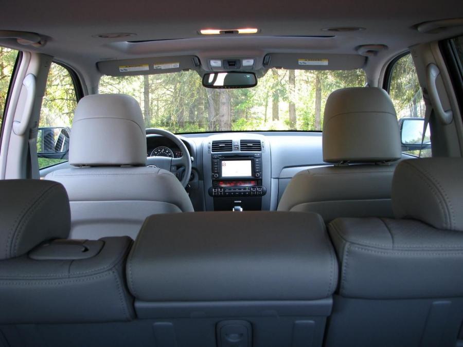  Kia Borrego 2009 года  (фото 34 из 345)